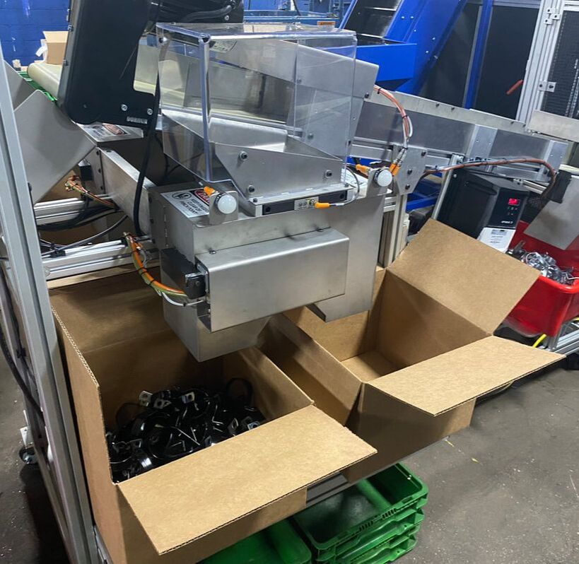 A automation packaging machine working to box of small parts.